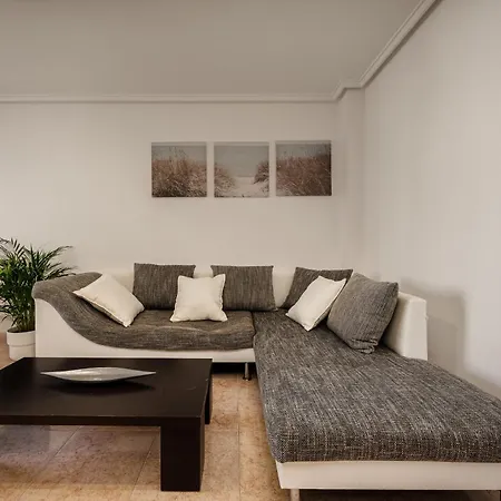 Sunny Apartment, 3 Bedrooms, Pool And Apartamento Torrevieja